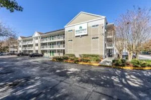 HomeTowne Studios by Red Roof Orlando - Casselberry - ليك ماري