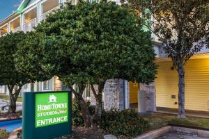 HomeTowne Studios by Red Roof Houston - West Oaks - Energy Corridor