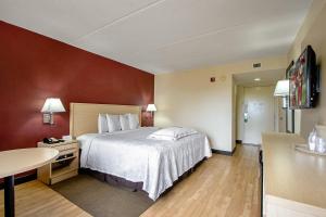 Premium King Room - Smoke Free room in Red Roof Inn PLUS+ West Palm Beach