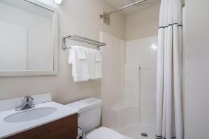 Room #51951216 room in HomeTowne Studios by Red Roof Raleigh – Durham