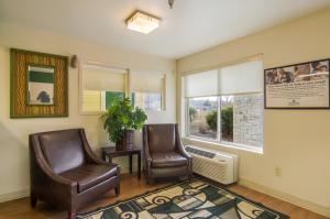 HomeTowne Studios by Red Roof Denver - Glendale Cherry Creek