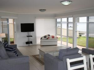 The Clippers 1 fabulous waterfront unit