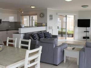 The Clippers 1 fabulous waterfront unit