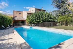 Villa de 4 chambres avec piscine privee jardin clos et wifi a Caromb