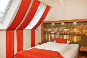 Deluxe Queen Room room in H+ Hotel Lübeck