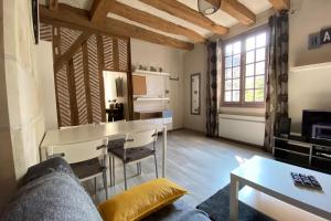 Appartements Typical apartment in the heart of the city with WiFi : photos des chambres