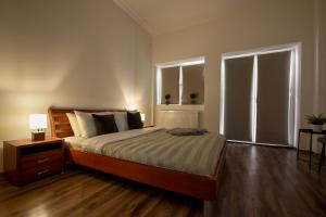 SIMPLE YET STYLISH. Piata Revolutiei Apartment