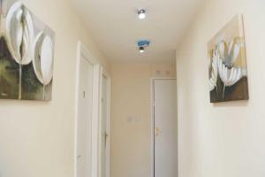 A A Guest Rooms Thamesmead Immaculate 4 Bed Rooms - image 2