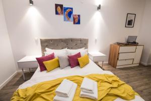 Chic Studio Silver Mountain