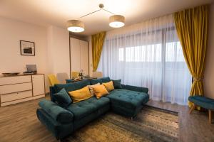 Chic Studio Silver Mountain