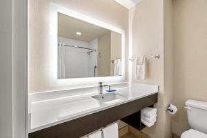 Executive King Suite room in Holiday Inn Express Hotel & Suites Klamath Falls Central an IHG Hotel