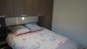 Maisons de vacances Gite le Pixien C 4 a 6 personnes 15 min Charleville : photos des chambres