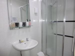 Luxury Double Room with Sea View (2nd floor) room in The Montclare & Cumberland