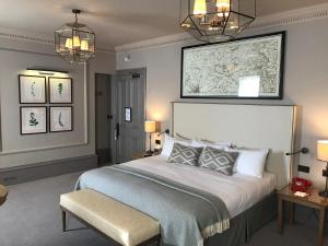 Superior King Room  room in Principal York