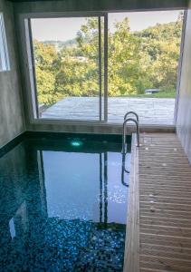 Gîte avec piscine privée à intérieure, jacuzzi & sauna