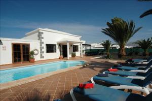 Villa room in Villa Playa Del Blanca - A delightful 4 Bedroom Villa - Hot Tub - Walking Distance To The Beach