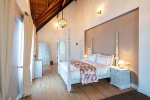 Pedro Barn Hotel at Little England Cottages