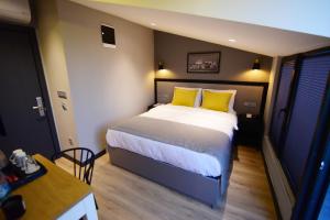 Medium Room with Balcony room in The Row Taksim Hotel
