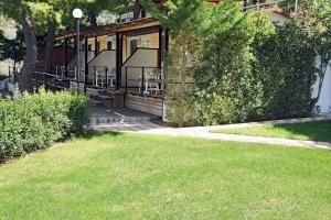 Chrissa Camping Rooms & Bungalows Parnassos Greece