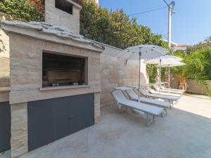 Luxury Villa Trogir 3 with private pool, jacuzzi and gym by the beach on Ciovo - Okrug Donji