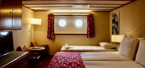 Superior Triple Room room in ss Rotterdam Hotel en Restaurants