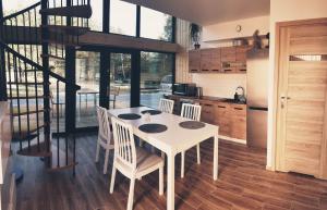 Zakątek Bór, nowoczesne domki nad rzeką