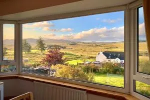 Blacksmith holiday home near Portree in central Skye - Tole