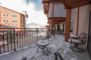 Slopeside Studio Unit with Kitchenette condo