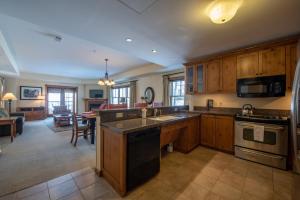 Wheelchair Accessible 2-Bedroom Condo - Slopeside condo