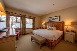 Wheelchair Accessible 2-Bedroom Condo - Slopeside condo