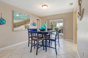 Holiday Home room in HAPPY DAYS 1041