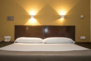 King Room with Pool View room in Hotel Caribe
