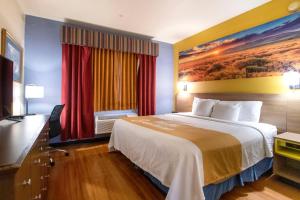 King Room - Smoking  room in Days Inn & Suites by Wyndham Houston North/Aldine