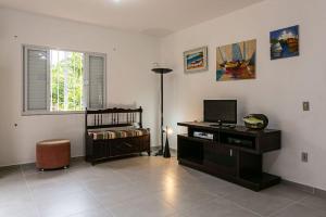 Casa em meio a natureza, em frente ao canal