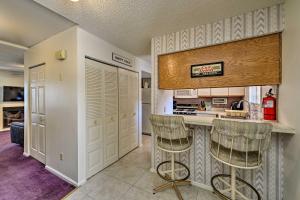 Townhome with Balcony Less Than 1 Mi to Wildwood Crest BCH!