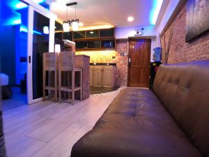 CLOCKWORKORANGE Luxury Suites 4-Minutes Away To Airport