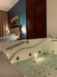 Suite with Spa Bath room in Hotel Flora