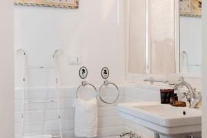 Capo Le Case, Romantic Flat near Spanish Steps