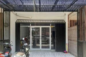 RedDoorz near Alun Alun Kota Serang