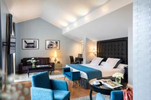 Junior Suite room in La Casa de la Trinidad