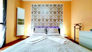 GUEST HOLIDAY GRAMSCI