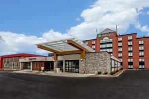 Holiday Inn - Mississauga Toronto West, an IHG hotel