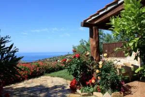 MARIA-Triopetra - Akoumia