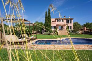 Spacious villa in Sant Llorenç, 230 m², private pool, sea view