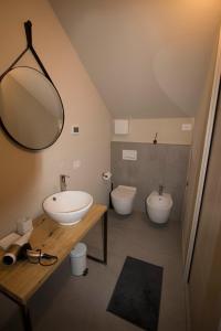 La Casa allombra della Chiesa