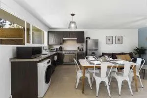 Suite Estilo y Ubicación 150MB Home Office Zaragoza El Prado C13 - Negrito