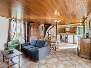 Maisons de vacances Vintage Holiday Home in Loubejac with a Private Pool : photos des chambres