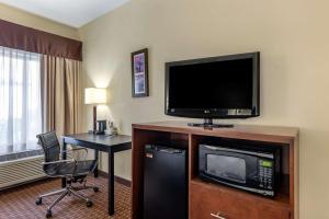 Double Room with Two Double Beds - Non-Smoking room in Comfort Inn & Suites Warsaw