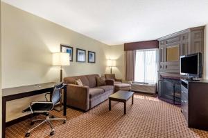 King Suite - Non-Smoking room in Comfort Inn & Suites Warsaw