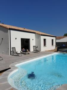 Maisons de vacances Holiday home with private pool : photos des chambres